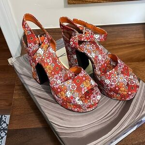NEW Jeffrey Campbell flower heels